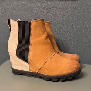 Sorel Tan and Cream Wedge Boots